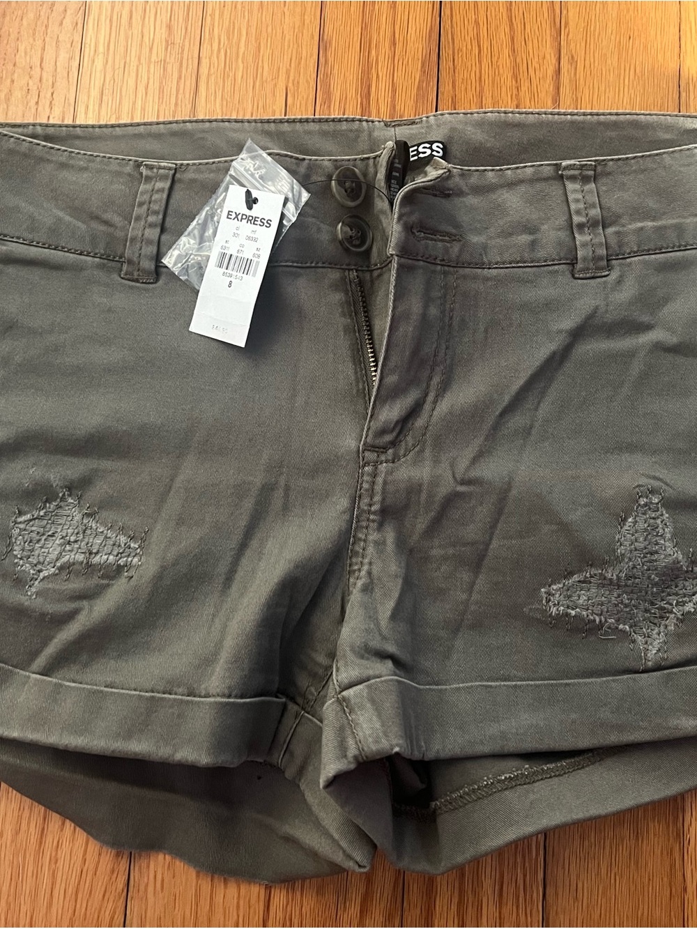 Express Women's Olive Green Distressed Rolled-Hem Shorts size 8 new with tags